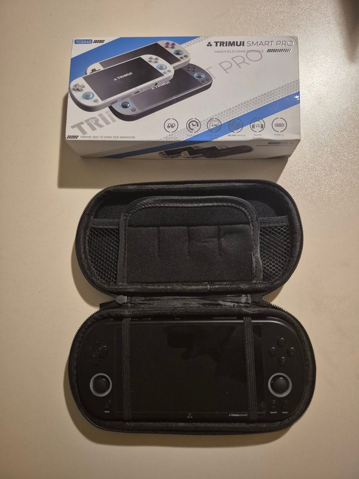 Trimui Smart Pro Siyah Retro Oyun Konsolu - Görsel 2