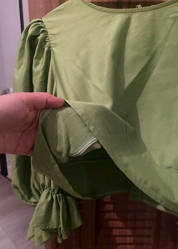 Yeşil saten Volanlı Uzun Kollu Bluz - Görsel 3