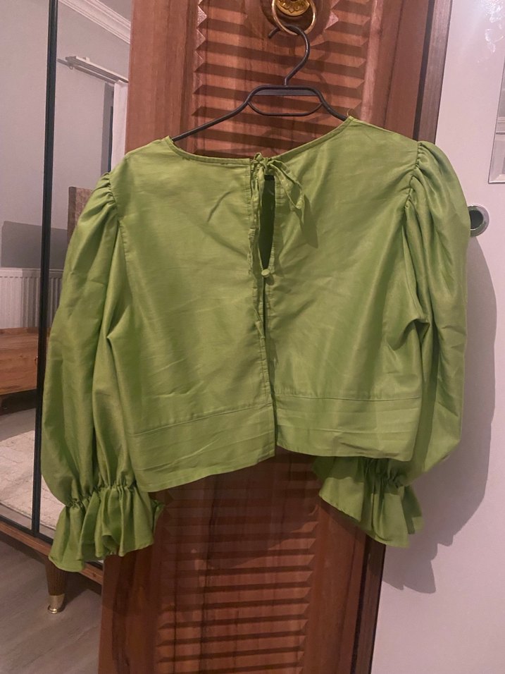 Yeşil saten Volanlı Uzun Kollu Bluz - Görsel 4