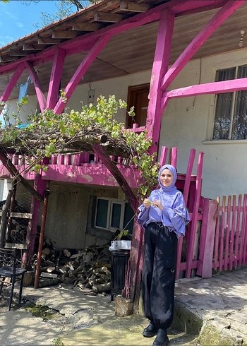 Kadın Siyah Kemerli Bol kesim paraşüt kumaş pantolon - Görsel 2