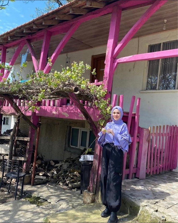 Kadın Siyah Kemerli Bol kesim paraşüt kumaş pantolon - Görsel 2