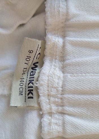 Baskılı Beyaz Düğmeli Kedi Desenli Kıyafet - Görsel 3