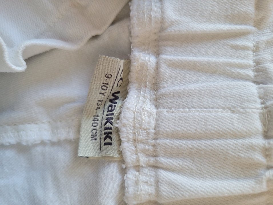 Baskılı Beyaz Düğmeli Kedi Desenli Kıyafet - Görsel 3