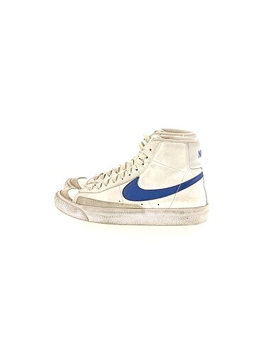 Nike Spor Ayakkabı %70 İndirimli.