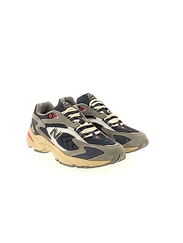 New Balance New Balance Spor Ayakkabı %70 İndirimli.