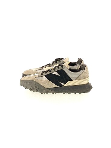 New Balance Spor Ayakkabı %70 İndirimli.