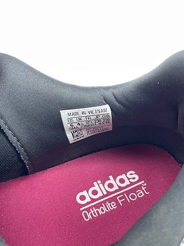 37,5 Beden çeşitli Renk Adidas Spor Ayakkabı %70 İndirimli.