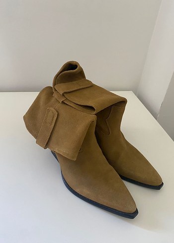 Zara Bej Süet Kadın Topuklu Bot