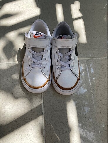 24 Beden beyaz Renk Nike erkek çocuk ayakkabı