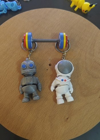 Gri Robot ve Astronot dumbell Anahtarlık