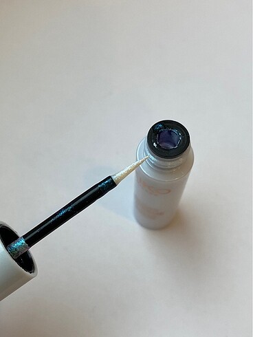 Kiko eyeliner gloss supreme glow ınl 01