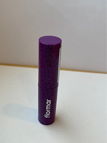 Beden kırmızı Renk Flormar one stroke lipstick 06 ruj