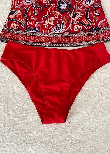Kırmızı Bikini Altı