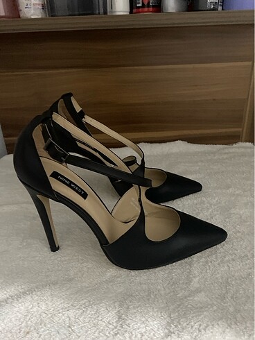 38 Beden siyah Renk Nıne west sitletto