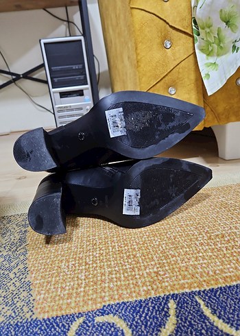 Siyah Zincir Detaylı Deri Kadın Bot - Görsel 7