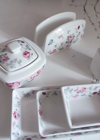 Çiçek Desenli Beyaz ve Gri Yemek Takımı - Görsel 2