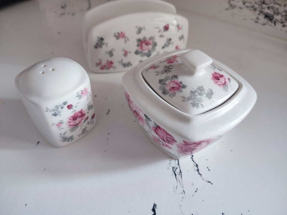 Çiçek Desenli Beyaz ve Gri Yemek Takımı - Görsel 4