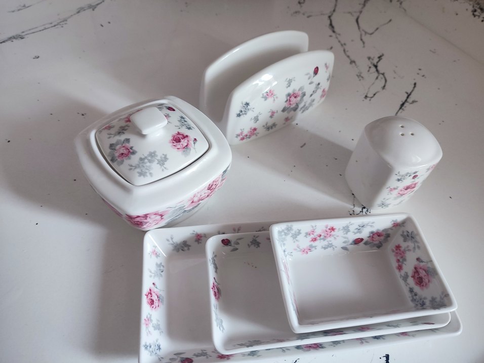 Çiçek Desenli Beyaz ve Gri Yemek Takımı - Görsel 2