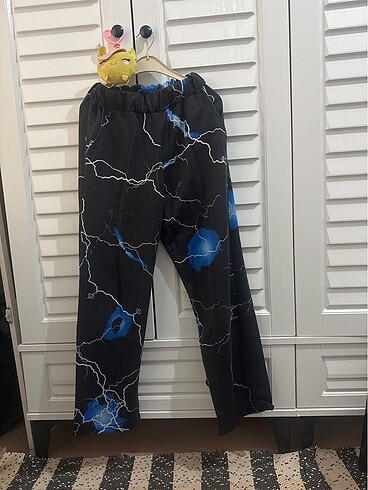 Bershka Şimşek desen pantolon