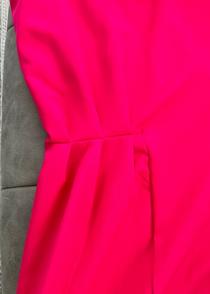 Önden yırtmaç detaylı midi elbise - Görsel 4