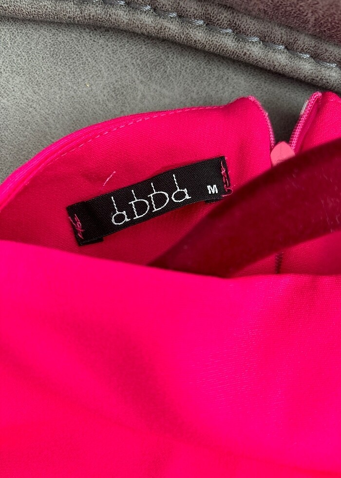 Önden yırtmaç detaylı midi elbise - Görsel 5