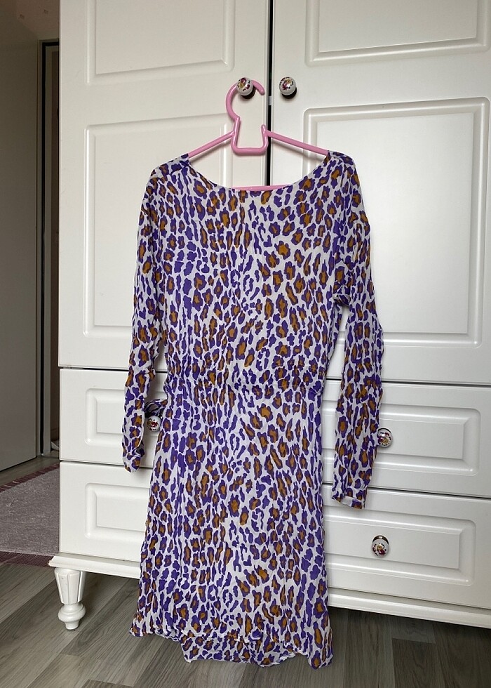 Degaje yaka diz üstü leopar elbise - Görsel 2