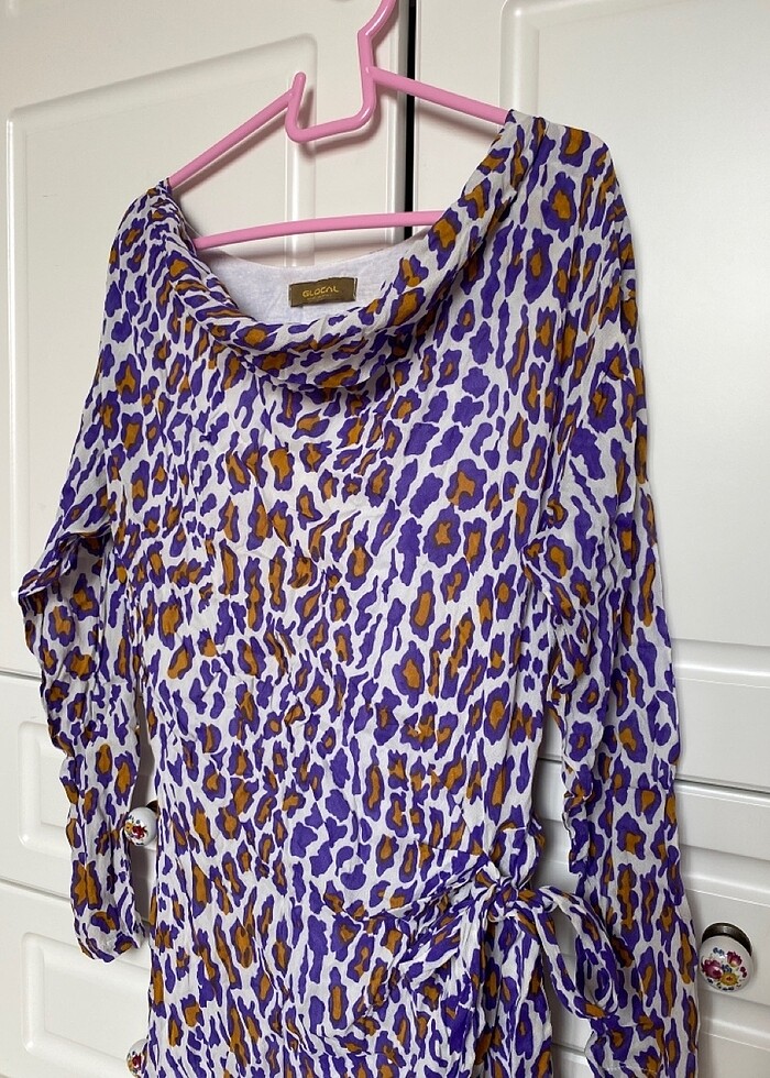 Degaje yaka diz üstü leopar elbise - Görsel 4