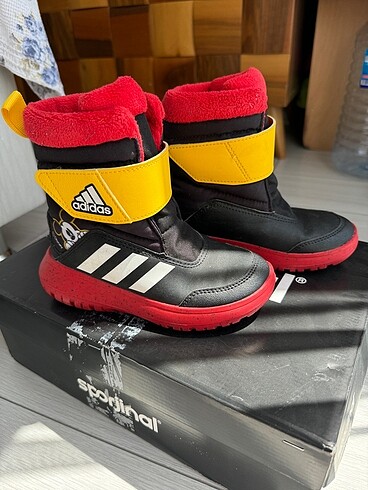 Adidas Mickey serisi bot