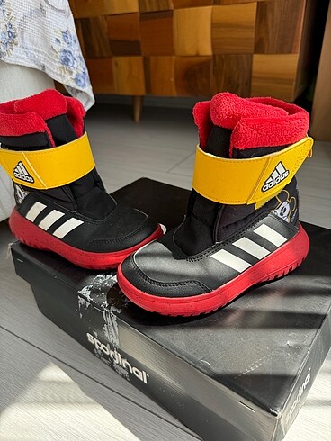 28 Beden Adidas Mickey serisi bot