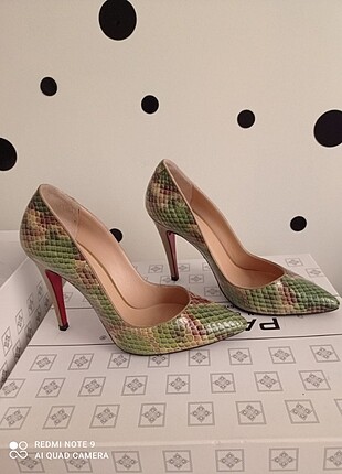Yeşil yılan derisi stiletto