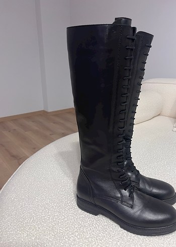 39 Beden Siyah bağcıklı kadın çizme