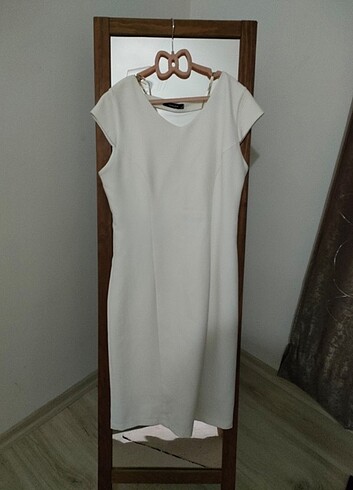 40 Beden Beyaz şık elbise 