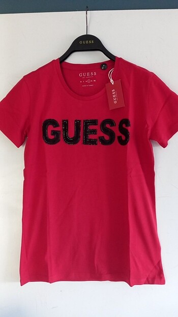 GUESS koyu kırmızı logolu üst L