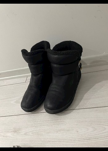 Siyah Kadın   Bot - Görsel 2