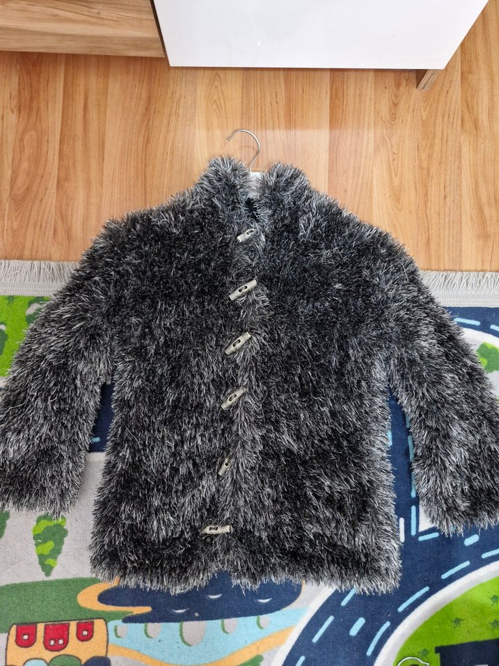 Erkek Çocuk Gri Kürklü El örgüsü Hırka - Görsel 2