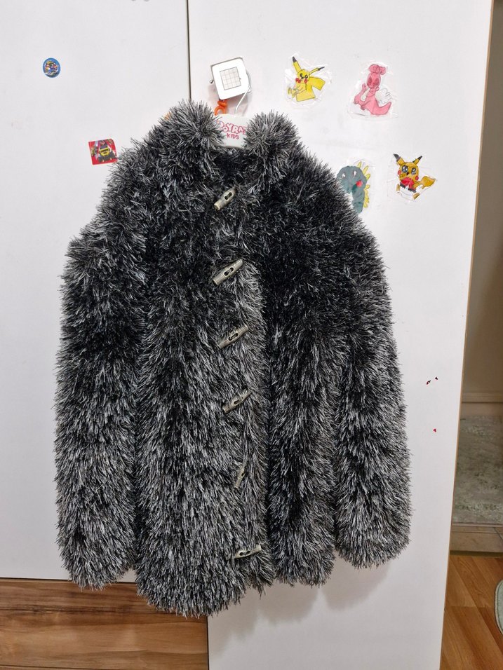 Erkek Çocuk Gri Kürklü El örgüsü Hırka - Görsel 3