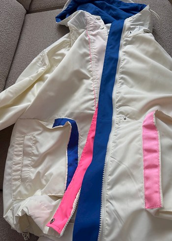 Beyaz ve mavi pembe renkli Fermuarlı Yağmurluk - Görsel 3