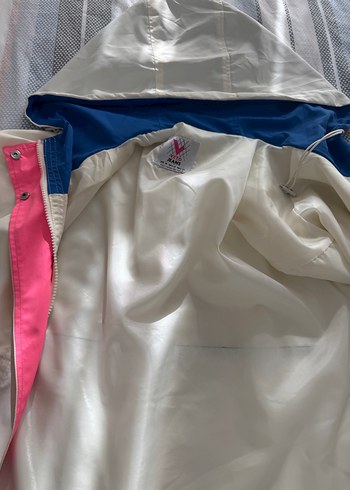 Beyaz ve mavi pembe renkli Fermuarlı Yağmurluk - Görsel 4