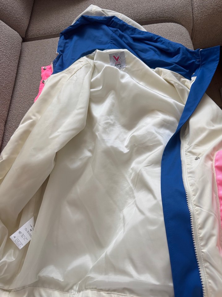 Beyaz ve mavi pembe renkli Fermuarlı Yağmurluk - Görsel 2