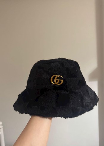 Peluş şapka
