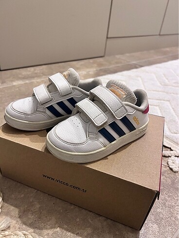 Adidas spor ayakkabı