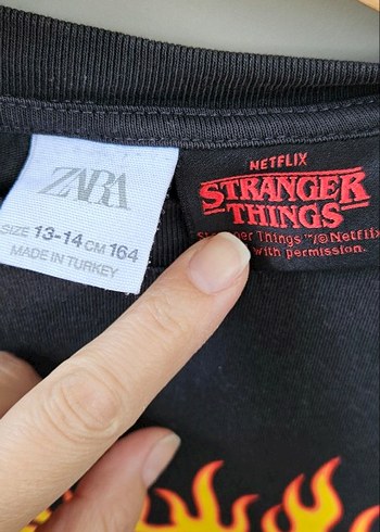 13-14 Yaş Beden Siyah Stranger Things Baskılı Erkek Sweatshirt