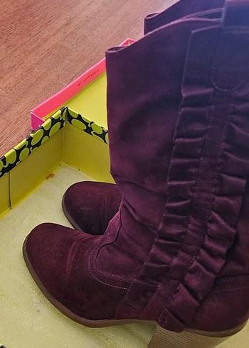 Bordo Süet Fırfırlı Kadın Çizme - Görsel 6