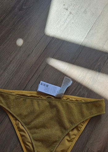 Parlak Altın Rengi Kadın Bikini Altı - Görsel 3