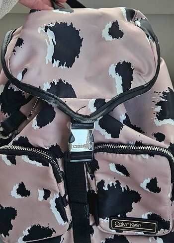 Calvin Klein Pembe Leopar Desenli Sırt Çantası - Görsel 2