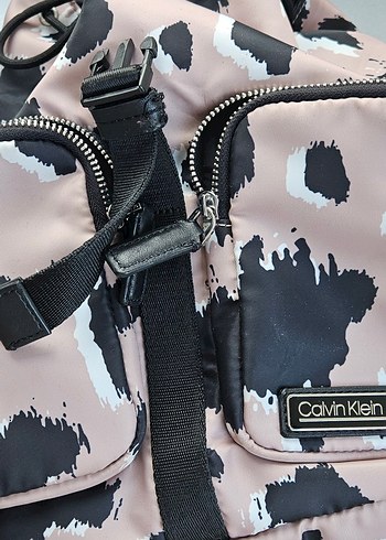 Calvin Klein Pembe Leopar Desenli Sırt Çantası - Görsel 7