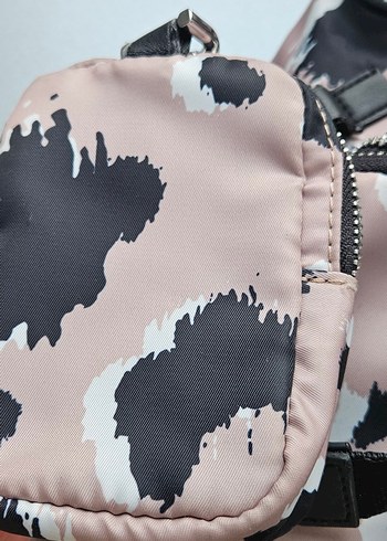 Calvin Klein Pembe Leopar Desenli Sırt Çantası - Görsel 9
