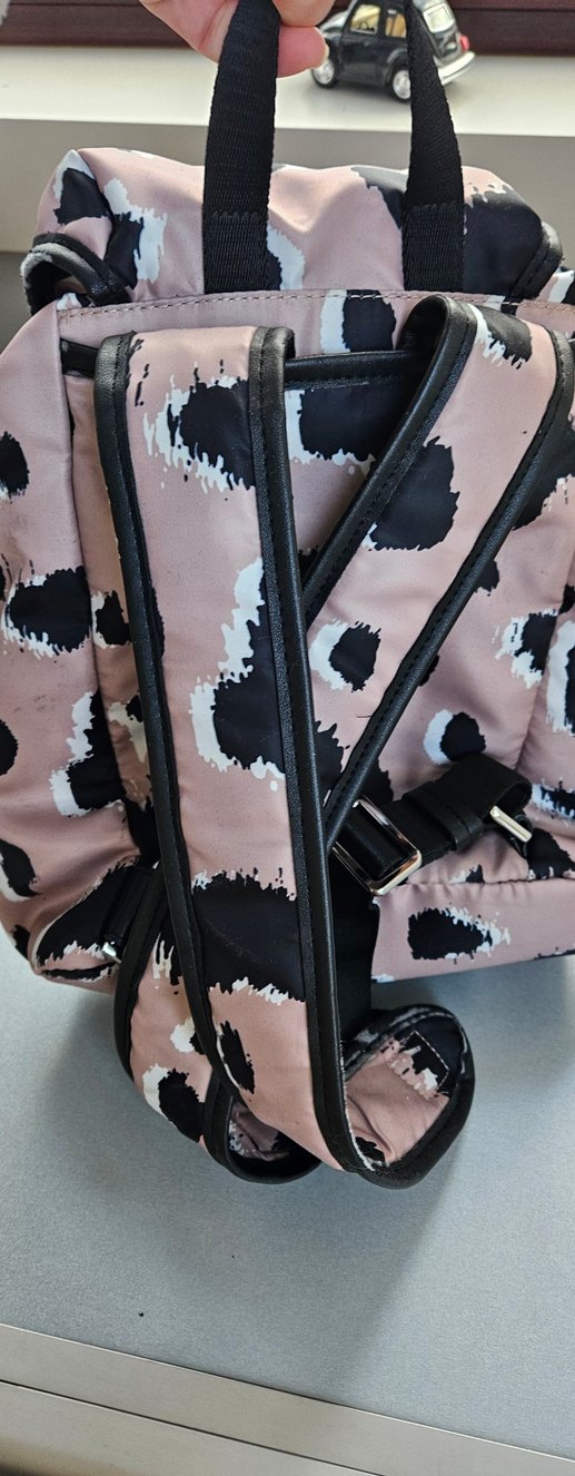 Calvin Klein Pembe Leopar Desenli Sırt Çantası - Görsel 4