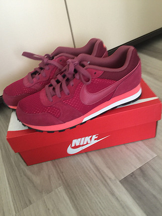 37 Beden Orjinal NIKE kutu ile gönderim olacak 37.5 numara