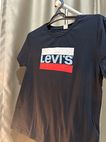 Levis tshirt